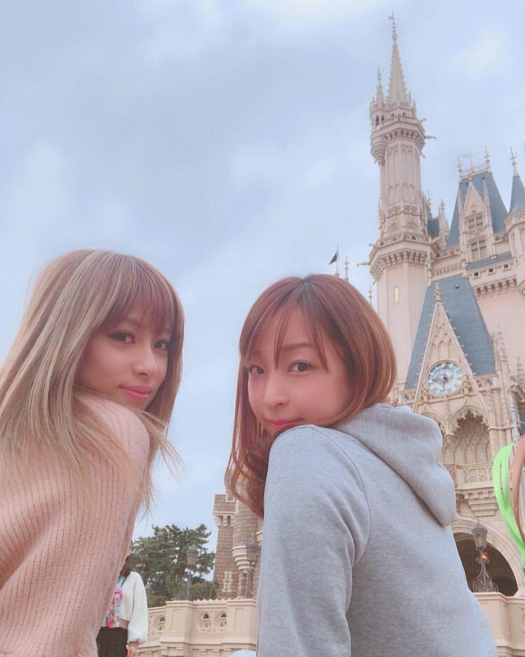 くぼたみかのインスタグラム：「The happiest place on earth 🌏 ❤️ 久々のランド幸せでした😍4月で終わっちゃう「Tokyo Disneyland celebration 」も見られて大満喫‼️ #tokyo #tokyodisneyland #japan #ディズニー #ディズニーランド #平成最後のディズニー #かどうかはまだ分からない」