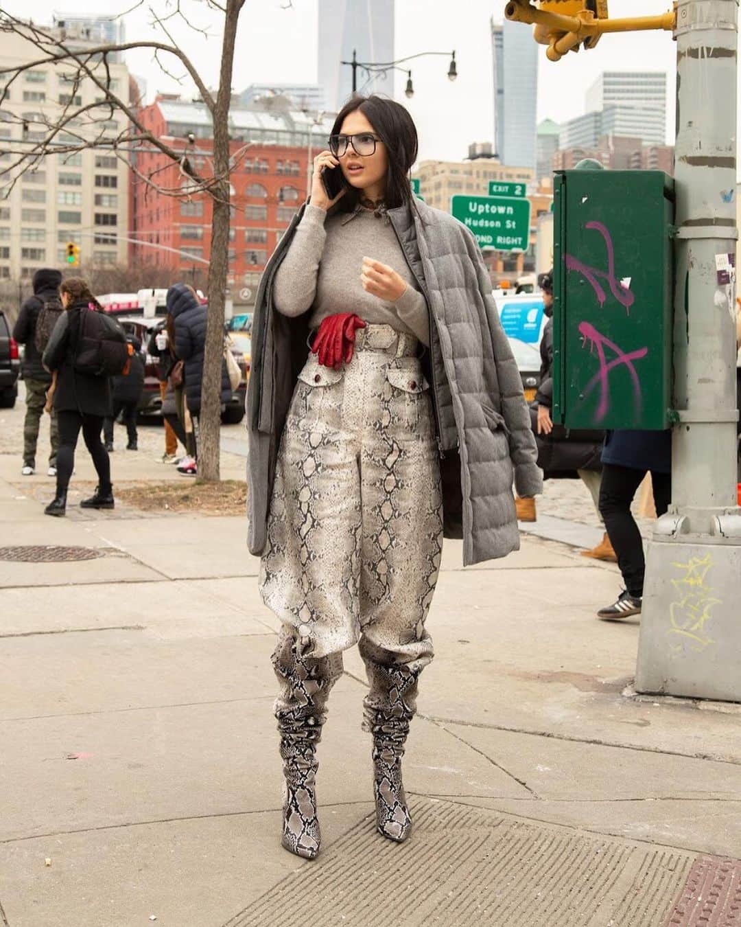 Droptokyoさんのインスタグラム写真 - (DroptokyoInstagram)「NEW YORK STREET STYLE #streetstyle#newyork#nyfw#street#streetfashion#streetphoto#NewYorkCity#NewYork#model#nyfw2019#style#fashionable#ootd#streetstyle#outfit#fashionista#ny#fashion#instafashion#streetwear#model#stylish#photomodel Photography: @keimons」3月31日 12時35分 - drop_tokyo