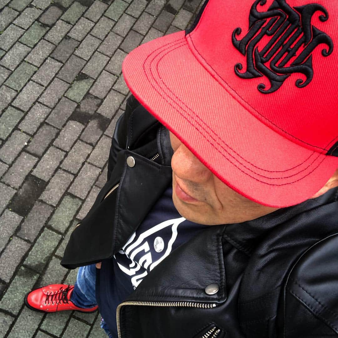 鈴木みのるさんのインスタグラム写真 - (鈴木みのるInstagram)「Red Black Red  #ootd #piledriver_harajuku  赤いCAPは4月発売の新作CAP。赤と黒はパンクラスの色。オレにとって特別な組合せ。」3月31日 12時51分 - suzuki.d.minoru