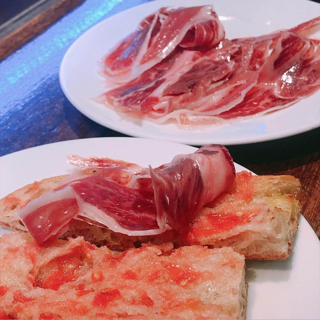 金子エミさんのインスタグラム写真 - (金子エミInstagram)「スペイン🇪🇸バロセロナの地でバルを1日に2度も楽しむという楽しさ🙌🙌 #Spain #Barcelona」3月31日 12時56分 - emikaneko1114