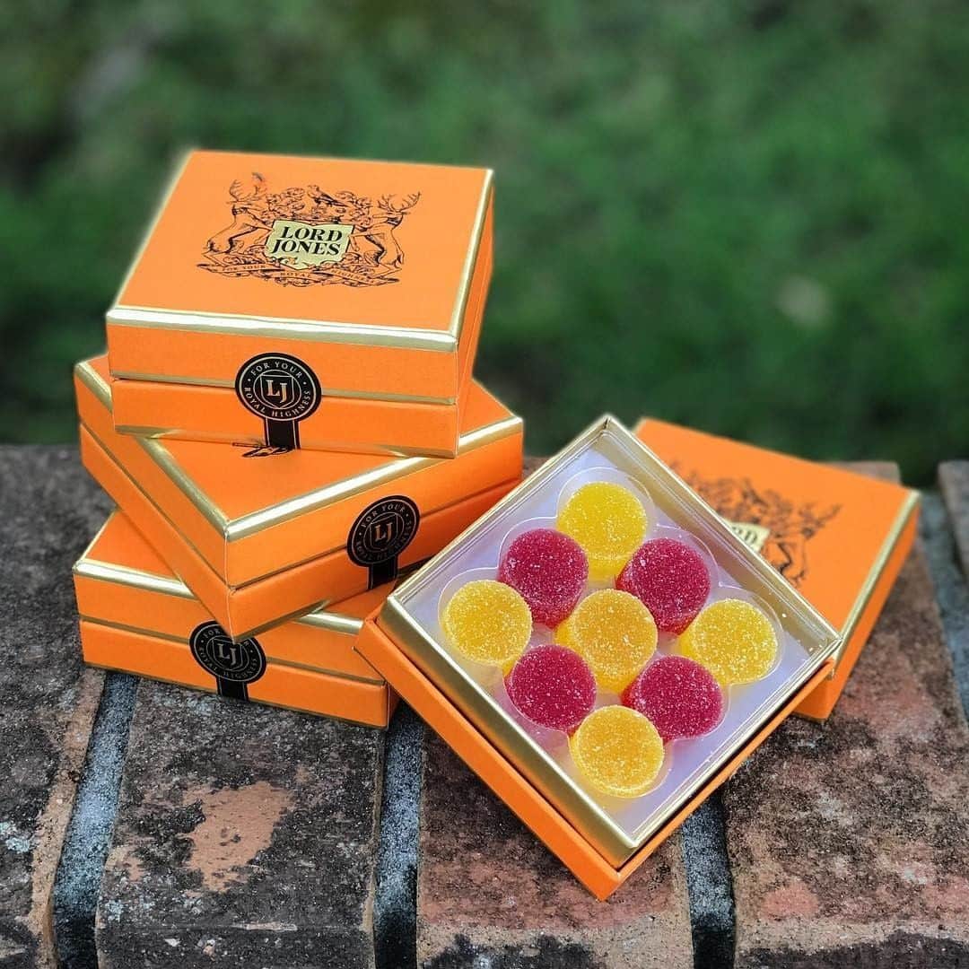 C.O. Bigelowさんのインスタグラム写真 - (C.O. BigelowInstagram)「Avoid the #SundayScaries with a NEW special treat to help you chill out! 😋 @thelordjones' Old Fashioned Gumdrops are handmade in small batches with natural fruit flavors and the finest broad spectrum CBD extract. Each gumdrop contains 20mg of cannabidiol (non-psychoactive) from organic USA-grown hemp, to help provide relief from pain and anxiety, stabilize mood, and promote a sense of calm and well-being. 🧘 ⠀⠀⠀⠀⠀⠀⠀⠀⠀ ⠀⠀⠀⠀⠀⠀⠀⠀⠀ Pick up this in-store exclusive and check out Lord Jones' CBD Dark Chocolate Espresso Chews, Lemon and Peppermint flavored CBD Tinctures, High CBD Formula Body Oil and Body Lotions (scented and unscented) while supplies last! Happy Sundaze! 🧡⠀⠀⠀⠀⠀⠀⠀⠀⠀ ⠀⠀⠀⠀⠀⠀⠀⠀⠀ | 📷 @modhairbr⠀⠀⠀⠀⠀⠀⠀⠀⠀ ⠀⠀⠀⠀⠀⠀⠀⠀⠀ #lordjones #thelordjones #selfcare #cbd #cbdoil #cannabidiol #hemp #hempoil #hempheals  #californiadreaming #holistichealing #holistichealth #holisticliving #migrainerelief #menstrualcramps #painrelief #sleepaid #anxietyrelief #calmdown #namaste」3月31日 13時00分 - cobigelow