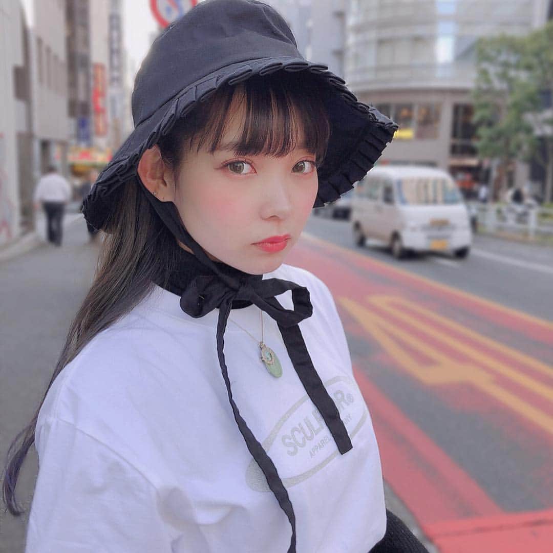 のインスタグラム：「最近肌の調子良き🙆‍♀️です 薄着で過ごせるこの時期最高 帽子のブランドは無くなってしまったけど自分でセレクトした帽子  #mim_ootd#fashion#photo#instagood#followme#sculptor」