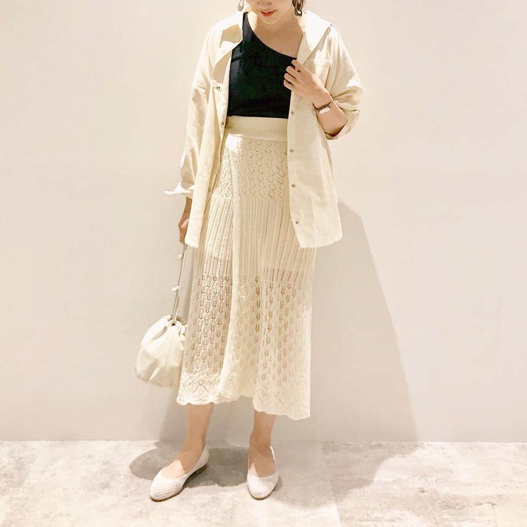 mina hinokuchiのインスタグラム：「. 昨日大人気だった透かし柄スカート🌼 ペチコート取り外せるのでパンツとかと重ねても可愛く着れそうです♡ そしてワンショルタンクは3つ目getしました😎✨笑 . THANKS 3DAYS最終日の今日も スタッフみんなでお待ちしてます🌸 #whoswhochico #salonbychico #フーズフーチコ #salonbychico_yokohama #mina_chicode #mery #rili_tokyo #sucle #isutapic #patra #petrel_jp #velle_jp #横浜 #横浜ルミネ」