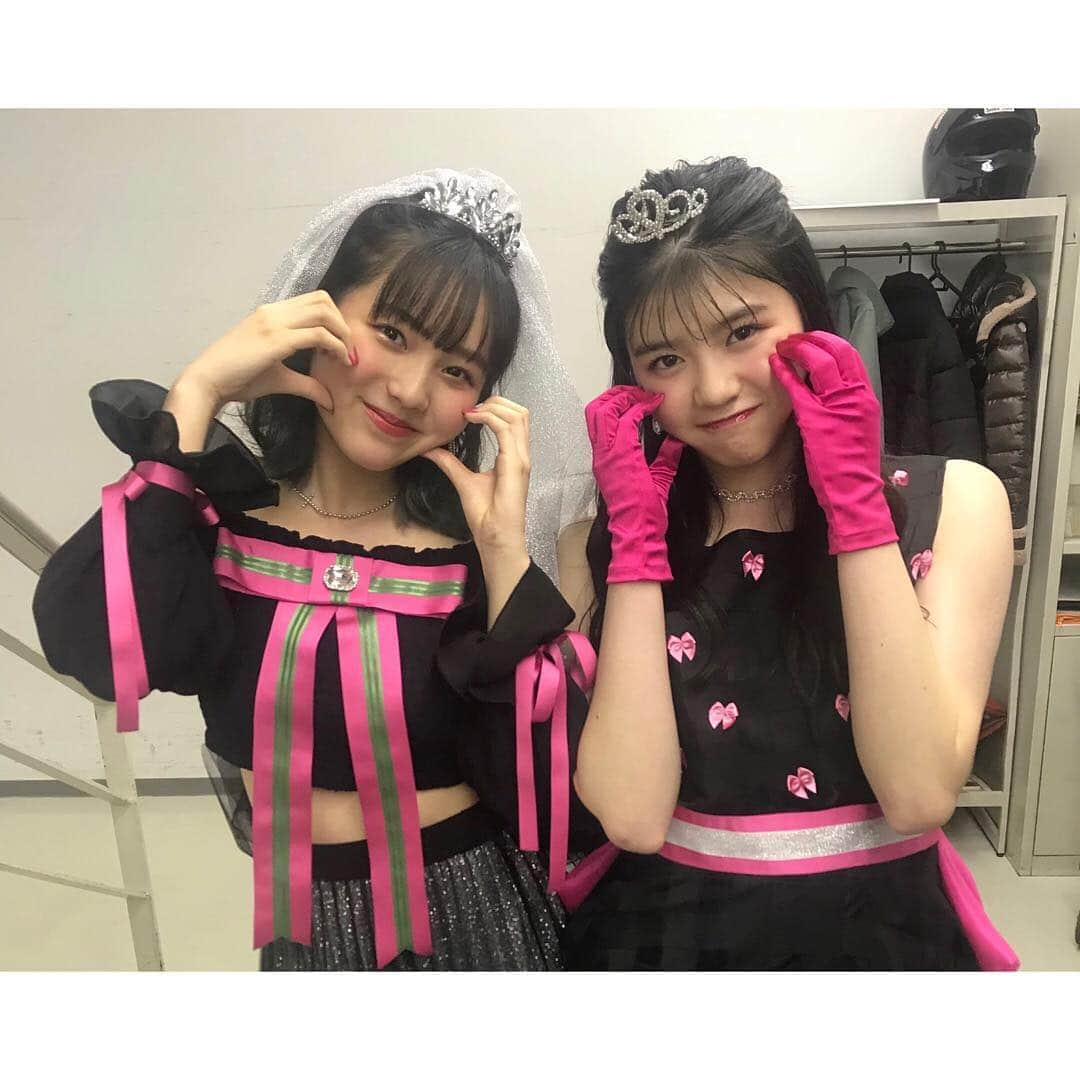 秋田汐梨さんのインスタグラム写真 - (秋田汐梨Instagram)「・ みあ様👸🏻🎂 19期の中で唯一の同じ年で、新モの頃からみあしおとして2人でたくさん撮影をした、！ 何回も一緒に新幹線で帰ったな〜🚅 プライベートでもお家にお邪魔させてもらったり〜 塩加減がちょうどよくて一緒にいて居心地良かったです〜☺︎ 行こうって言ってから1年くらい行けてない韓国も一緒にいこうね〜 いつかまた一緒にお仕事できるといいね🧸」3月31日 13時16分 - shiori_akita319official