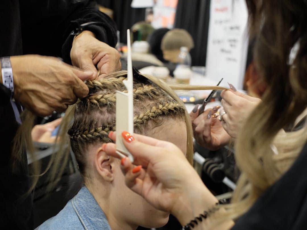 Sam Villaさんのインスタグラム写真 - (Sam VillaInstagram)「What an incredible day surrounded by the passion of the professionals in our industry at #abschicago . Are you at @americasbeautyshow ? Come stop by and say hi to the #SamVilla Team! Looking forward to seeing everyone tomorrow! 💜 photos by @ericaolivia .⠀⠀⠀⠀⠀ .⠀⠀⠀⠀⠀ .⠀⠀⠀⠀⠀ #SamVillaHair #SamVillaCommunity #ittakesapro #crafthairdresser #beautytools #hairpost #hairoftheday #hairslay #hairprofessional #maneaddicts #beautygram #beautyjunkie #hairdressermagic #hairdresserlife #beautytips #hairprofessional #hairstylist #sunday #beautylaunchpad #modernsalon #salonlife #sessionstylist #haireducation #insalon #saloneducation #chicago」3月31日 13時21分 - samvillahair