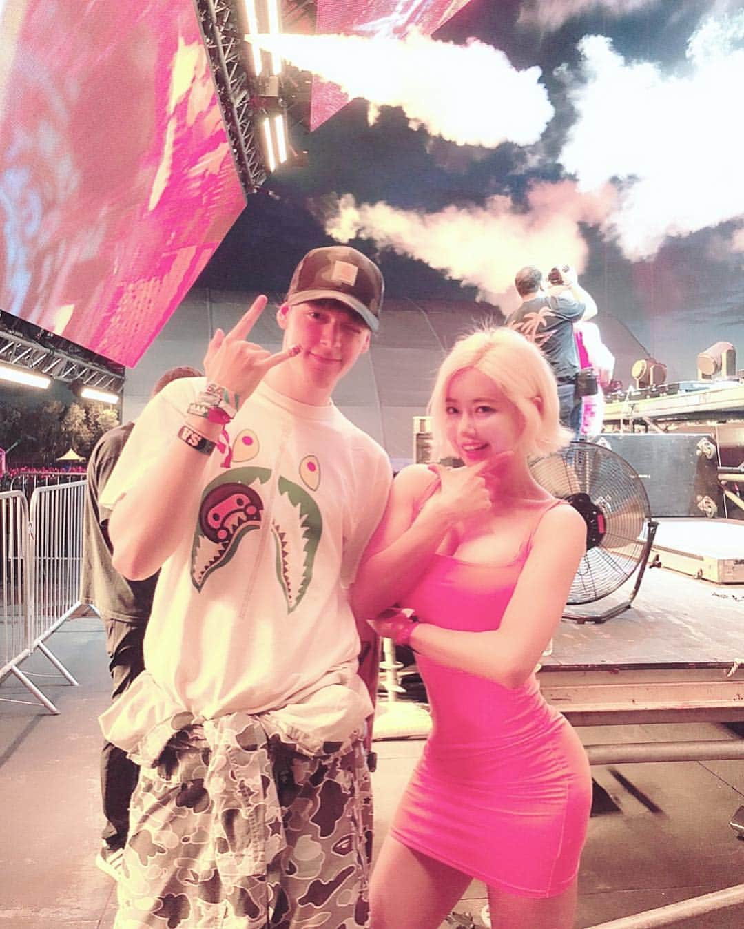 Dj Sodaさんのインスタグラム写真 - (Dj SodaInstagram)「Who’s dat k?d 👀 With K?d ✨🧡 @whos_kid .  #ultramiami #ultra2019 #umf」3月31日 13時42分 - deejaysoda