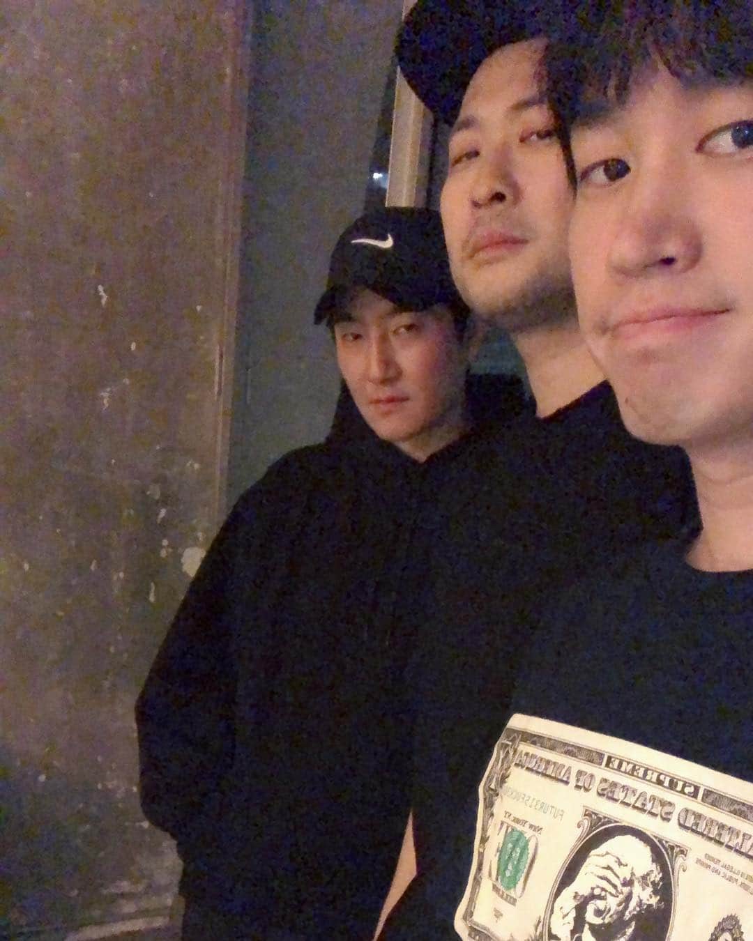 TABLO さんのインスタグラム写真 - (TABLO Instagram)「Epik High is back in North America with a new album and a new tour! Tell us what city you’re in and what song you wanna hear! #staycuriousplz #epikhigh #에픽하이」3月31日 13時41分 - blobyblo