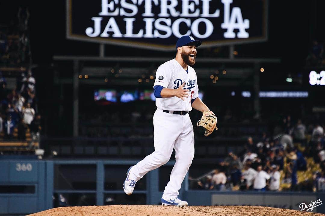 Los Angeles Dodgersさんのインスタグラム写真 - (Los Angeles DodgersInstagram)「YES, THAT WAS @russellmartin55 ON THE MOUND CLOSING OUT THE GAME.」3月31日 13時39分 - dodgers