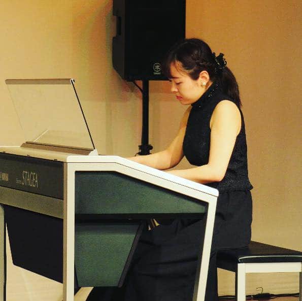 福岡女子短期大学さんのインスタグラム写真 - (福岡女子短期大学Instagram)「. こんにちは。福岡女子短期大学です。 3月30日（土）に東京で開催された「電子オルガン新人演奏会2019」に音楽科演奏コース電子オルガン専修をこの春卒業した木下七重さんが出演しました。 ・ この演奏会は、高等音楽教育機関の電子オルガン専攻学科・コースで学ぶ学生にとって、大きな目標となり意欲向上の場となることを目的に毎年開催されています。 ・ 木下さんはプッチーニ作曲「マノン・レスコーより間奏曲」を演奏。2年間の学びの集大成として相応しい演奏を披露しました。 . #福岡女子短期大学 #福女短 #福岡 #女子短 #音楽科 #福岡女子短期大学音楽科 #音楽好きな人と繋がりたい #コンサート #演奏会 #音楽人 #音楽家 #イベント #福岡イベント #電子オルガン #新人演奏会・ ========[ 資料請求 ]======== ． 福岡女子短期大学の資料請求（大学案内・入試要項など）を無料送付中です。お気軽に申し込みください。 . 子ども学科/健康栄養学科 音楽科/文化教養学科 ． 福岡女子短期大学 住所：福岡県太宰府市五条四丁目16番1号 tel：092-922-4034（代表） 092-922-1491（入試広報課） . ==== ========== ======」3月31日 13時39分 - fukuoka_wjc