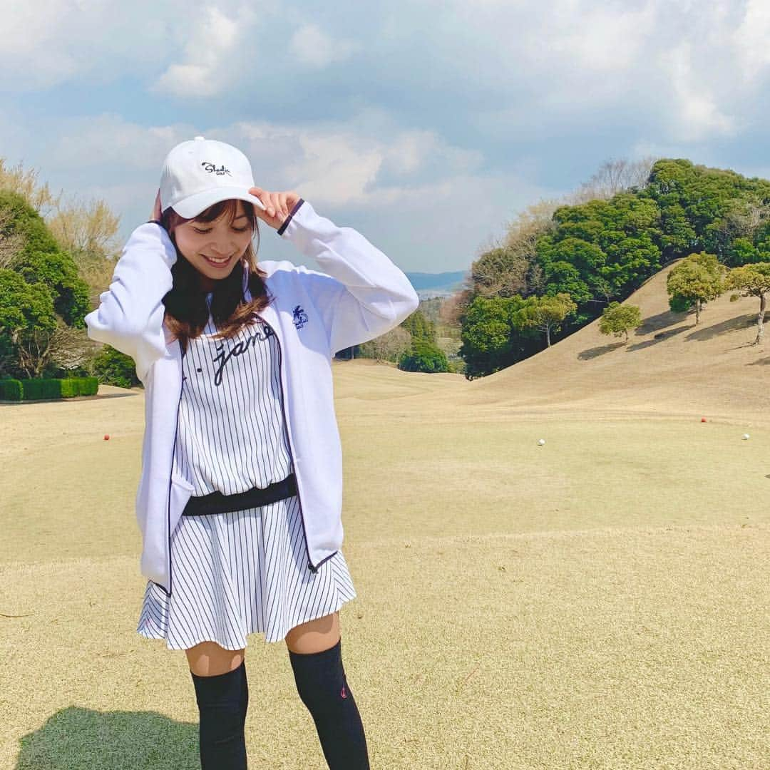 高沢奈苗さんのインスタグラム写真 - (高沢奈苗Instagram)「. 今日は #sj_cup ⛳️🏌️‍♀️ . お天気良くて最高のゴルフ日和🌸😊 . @shuclia.official と 韓国ゴルフウェア @j.jane_japan の合同コンペということで、両方着るという欲張りスタイルで🏌️‍♀️💛💛💛 . . 後半も頑張ります😛✊ . . . #golf #shuclia #シュークリア #jjane #ジェイジェーン #ゴルフ女子 #ゴルフファッション #コンペ」3月31日 13時52分 - nanaetakasawa