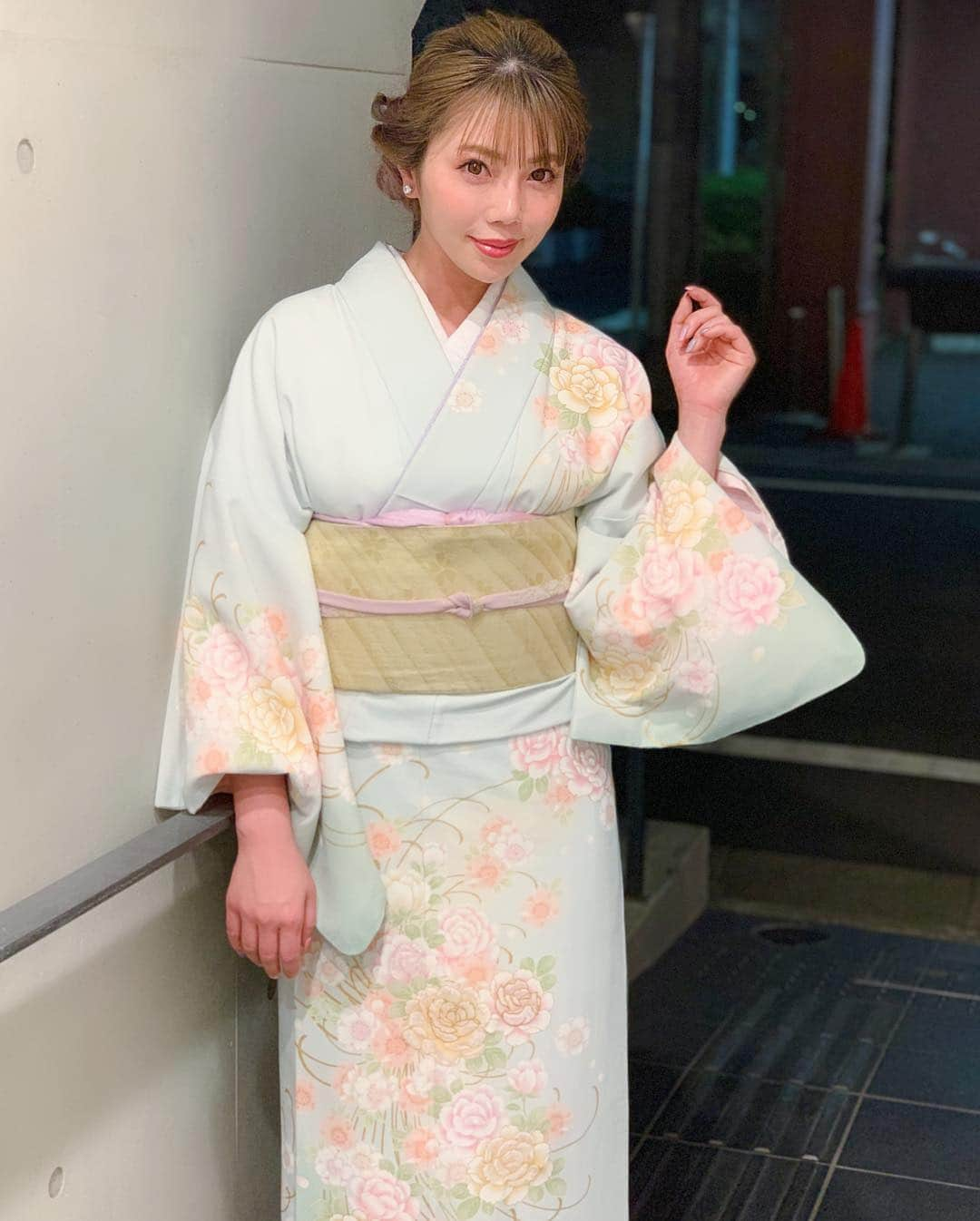 住谷杏奈さんのインスタグラム写真 - (住谷杏奈Instagram)「･ ルーズなアップスタイルにしてもろた👱‍♀️ ･ ･ ･ #着物ヘアアレンジ #着物ヘア#着物#👘 #着物ヘアセット」3月31日 14時08分 - annasumitani