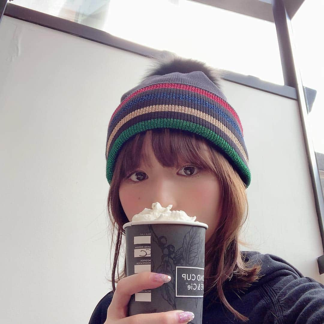 平野綾さんのインスタグラム写真 - (平野綾Instagram)「ケベック1日目は観光でした！ ホットチョコレートで鼻が埋まるw これこれ、この甘さ💕 カートゥーンがフランス語で何だか新鮮✨ すっごく可愛いアニメなんだけど、タイトルも何も分からなかった💦 兎に角みんなで海賊になりたいアニメだった🏴‍☠️ フランス語吹替の映画もやっていて、言葉のはめ方がなんか面白い。 あ、映画『シャザム！』の吹替やります！ よろしくお願いします⭐️ #canada #quebec #quebeccity  #nadeshicon #nadeshicon2019  #ayahirano #平野綾」3月31日 14時04分 - a_ya.hirano