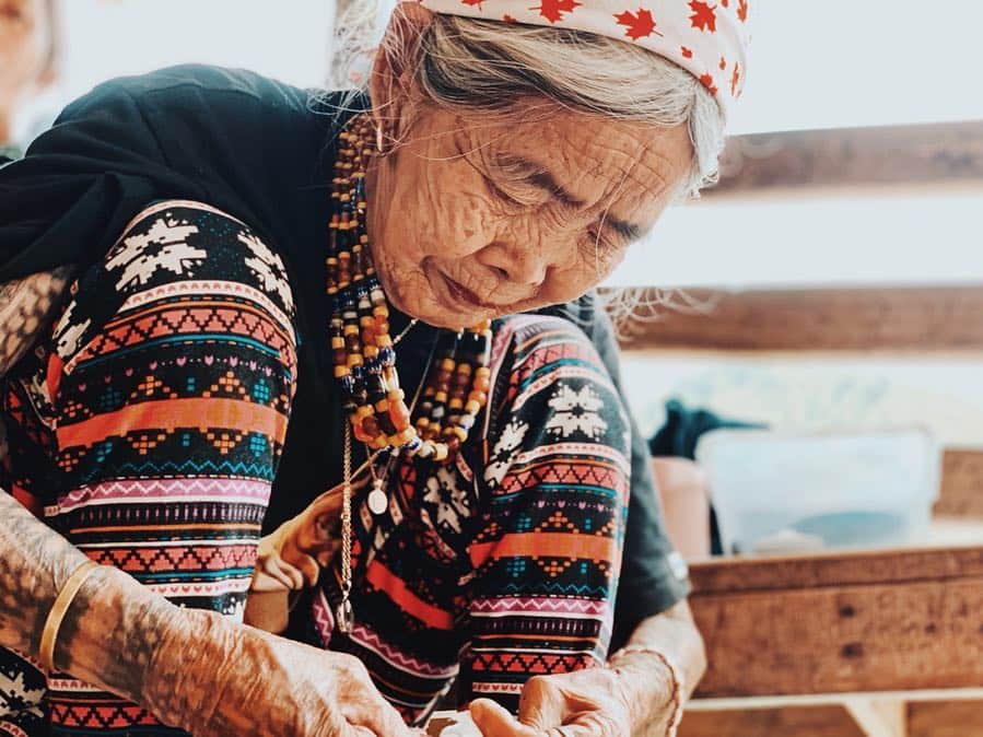 メイン・メンドーサのインスタグラム：「Kalinga’s 102-year old tattoo legend - the last and the oldest mambabatok of her tribe - Apo Whang Od」