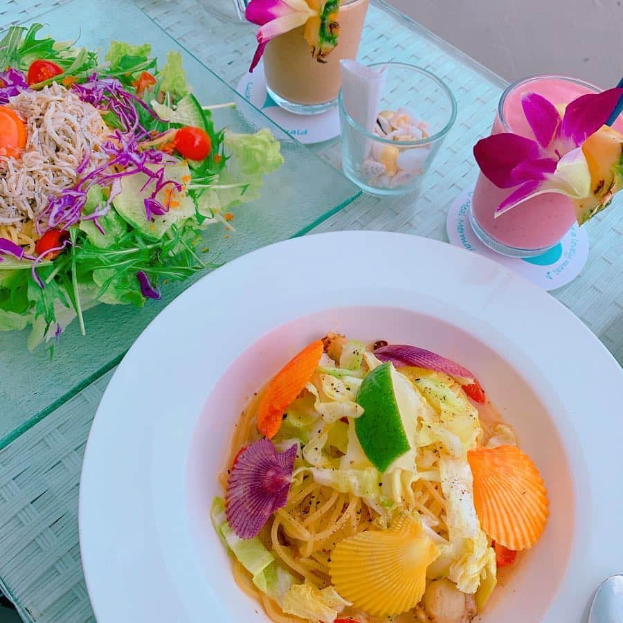 のインスタグラム：「ごはん🥰❤️ カラフルで素敵なお店だった💕💕💕 ． #lunch #江ノ島 #女子旅」