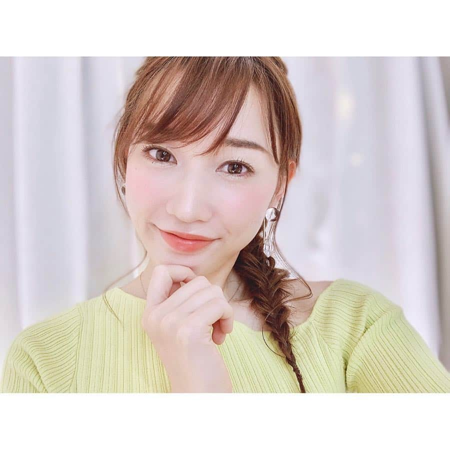 梶恵理子さんのインスタグラム写真 - (梶恵理子Instagram)「昨日YouTubeにupした 「お花見🌸好印象メイク」 好評でなにより😻💓💓 . . 甘すぎない春メイクを意識して あえてピンクを使わない パステルメイク💄 ライムイエローの洋服に合わせて 今年の流行色のミントグリーンを合わせてみました✨👌🏻 . 新生活に向けて#好印象メイク の リクエストも多かったので ぜひ参考にしていただけると嬉しいです😃💕 . . それにしても今日は絶好のお花見日和だ！🌸 (そんな予定はないけれど) . . #かじえり#かじえりメイク#YouTube#デパコス#お花見メイク#お花見#春メイク#春コスメ」3月31日 14時43分 - kajierimakeup