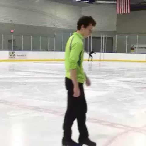 ヴァネッサ・ジェームスのインスタグラム：「Throwback... 3FTH with both arms up!!🥰」