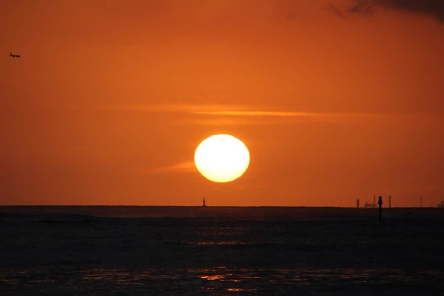 坂元美香さんのインスタグラム写真 - (坂元美香Instagram)「sunset today! 2019/03/30 . 久々にｷﾀ ━━━ヽ(´ω`)ﾉ ━━━!! 水平線に沈む夕日🤩 . #sunsetphotobymikasakamoto #sunset #hawaii #sunsetlovers #sunsethunter #ハワイ #夕陽 #夕日 #イマソラ」3月31日 14時40分 - mika_saka