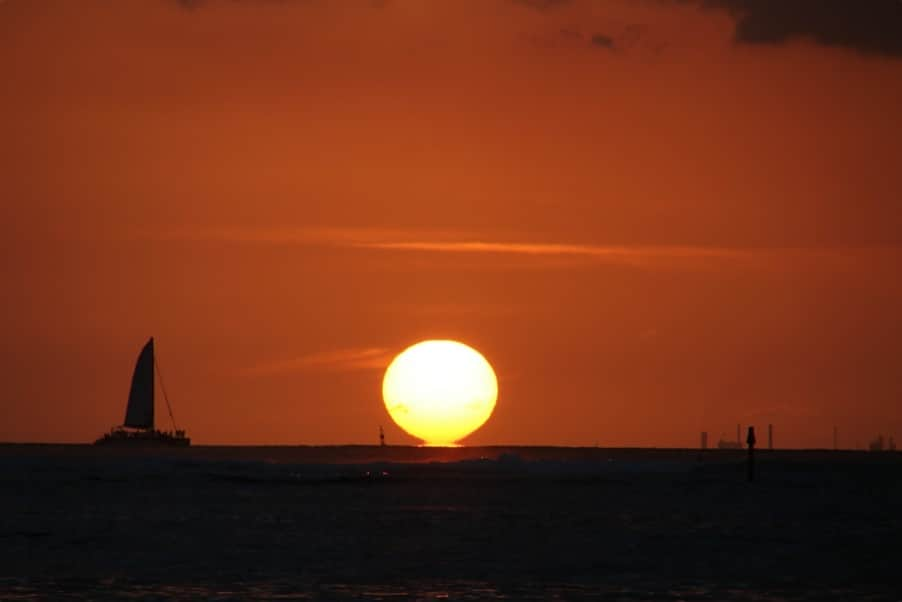 坂元美香さんのインスタグラム写真 - (坂元美香Instagram)「sunset today! 2019/03/30 . 久々にｷﾀ ━━━ヽ(´ω`)ﾉ ━━━!! 水平線に沈む夕日🤩 . #sunsetphotobymikasakamoto #sunset #hawaii #sunsetlovers #sunsethunter #ハワイ #夕陽 #夕日 #イマソラ」3月31日 14時40分 - mika_saka