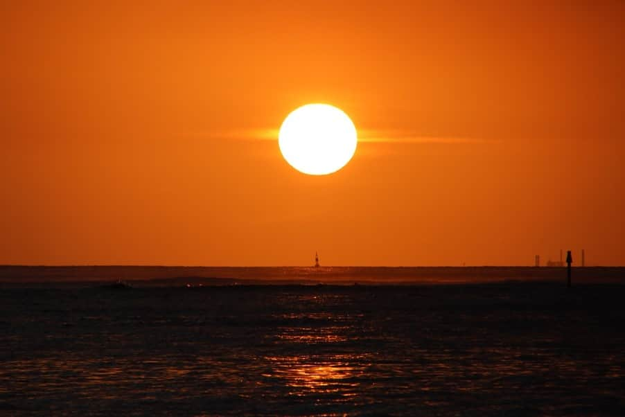 坂元美香さんのインスタグラム写真 - (坂元美香Instagram)「sunset today! 2019/03/30 . 久々にｷﾀ ━━━ヽ(´ω`)ﾉ ━━━!! 水平線に沈む夕日🤩 . #sunsetphotobymikasakamoto #sunset #hawaii #sunsetlovers #sunsethunter #ハワイ #夕陽 #夕日 #イマソラ」3月31日 14時40分 - mika_saka