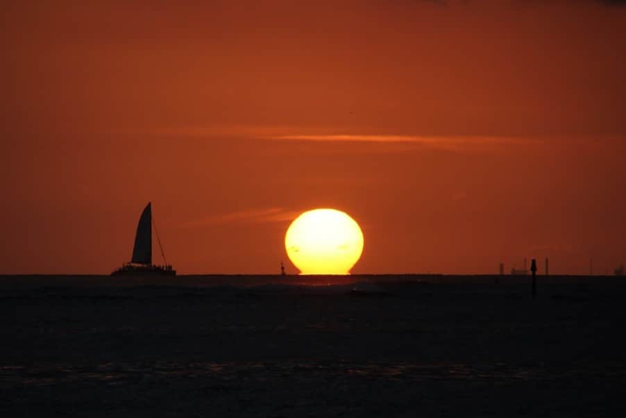 坂元美香さんのインスタグラム写真 - (坂元美香Instagram)「sunset today! 2019/03/30 . 久々にｷﾀ ━━━ヽ(´ω`)ﾉ ━━━!! 水平線に沈む夕日🤩 . #sunsetphotobymikasakamoto #sunset #hawaii #sunsetlovers #sunsethunter #ハワイ #夕陽 #夕日 #イマソラ」3月31日 14時40分 - mika_saka