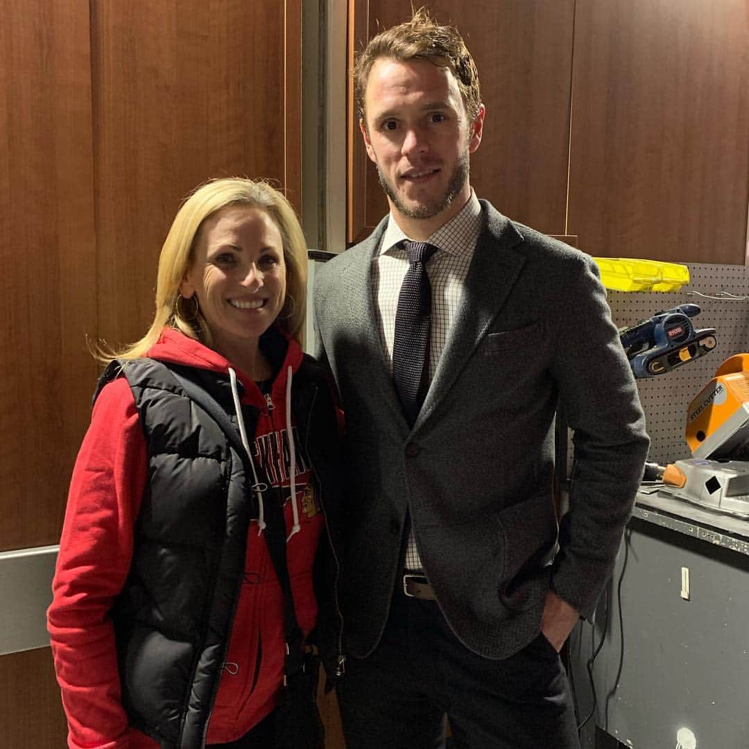 マーリー・マトリンさんのインスタグラム写真 - (マーリー・マトリンInstagram)「What a FUN evening!!! Blackhawks/LAKings game at Staples. We were so fortunate to sit in great seats AND meet some of the greatest Blackhawks players afterwards! Toews, Ward, Keith, and Kane!!! Thank you to @nhl AND @nhlblackhawks and @lakings! @brandongrandalski @digitalmase #kevin #chicagogirlforever」3月31日 14時59分 - themarleematlin