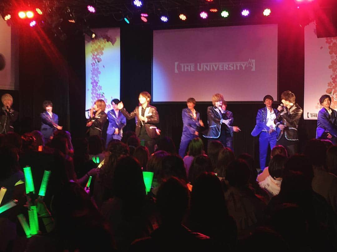 ブレイク☆スルー“５Dさんのインスタグラム写真 - (ブレイク☆スルー“５DInstagram)「【THE UNIVERSITY】 3rd ONE-MAN LIVE -別れ、そしてここからはじまる- にシークレットゲストとして出演！！ BREAK THROUGHのスマイルマジックを【THE UNIVERSITY】さんと一緒に歌わせて頂きました！ #BREAKTHROUGH #ブレイクスルー #鯨井俊介 #鐘井佑斗 #吉田涼也 #伊藤純平 #新澤典将 #THE_UNIVERSITY #3rd #LIVE #SECRETGUEST #ご卒業おめでとうございます 🌸」3月31日 14時57分 - break_through1223