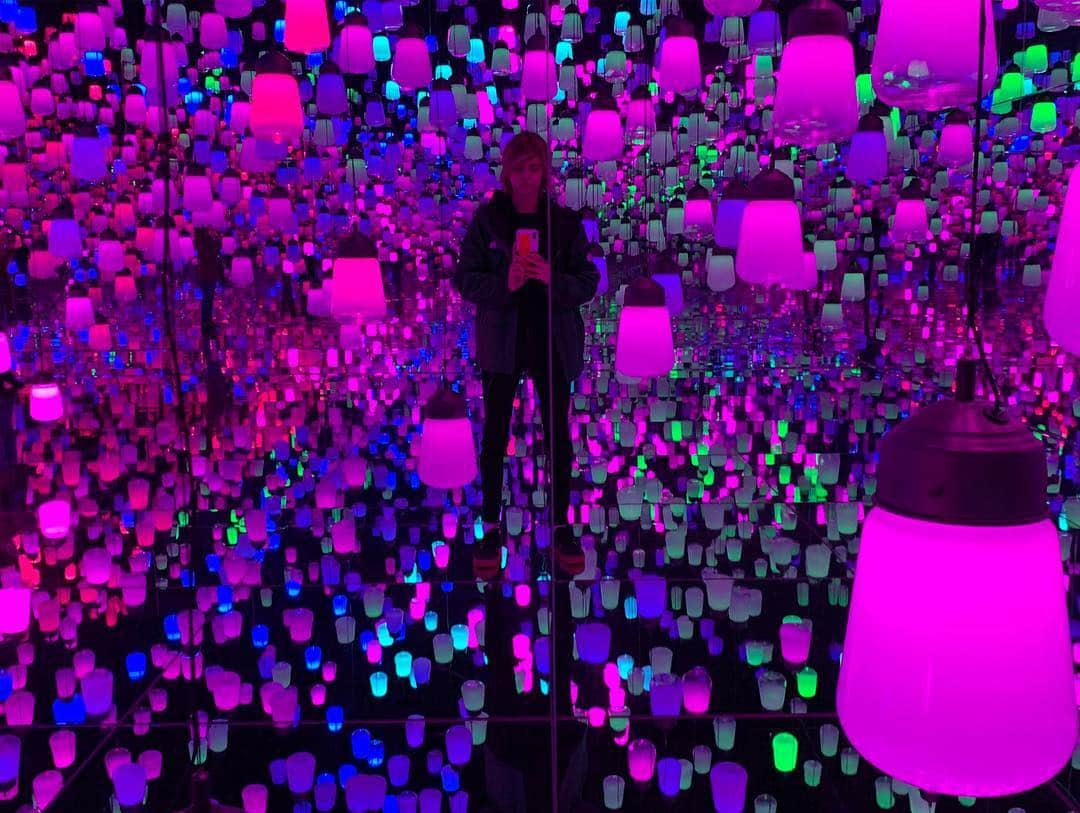 カーラ・デルヴィーニュさんのインスタグラム写真 - (カーラ・デルヴィーニュInstagram)「💥Mind Blown💥Thank you so much @teamlab_borderless @teamlab_news #teamlab #teamlabborderless 💥」3月31日 15時41分 - caradelevingne