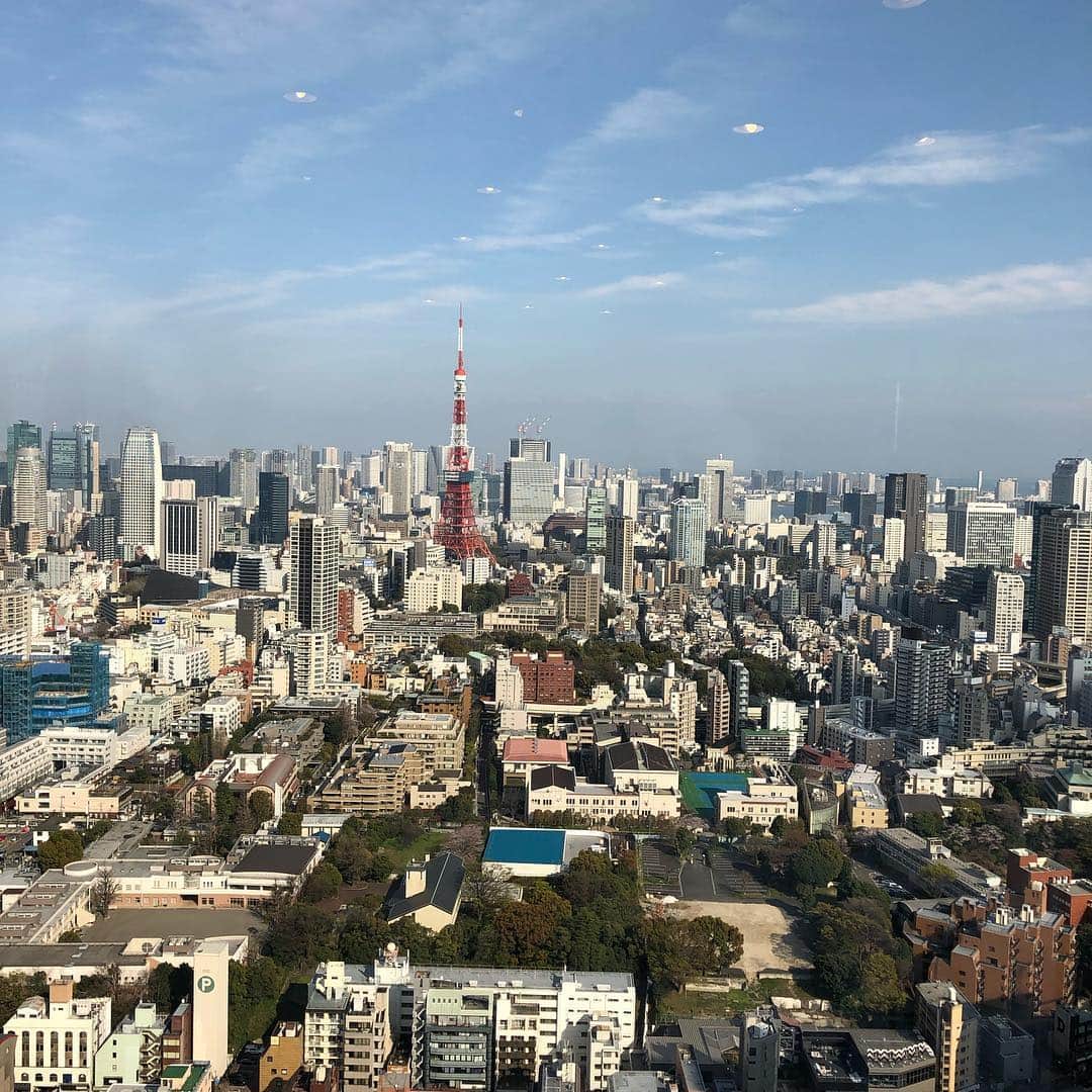 亀田誠治のインスタグラム：「花見日和の東京。🌸僕は今からTOKIO HOT 100に生出演します！ #jwave #radiko」
