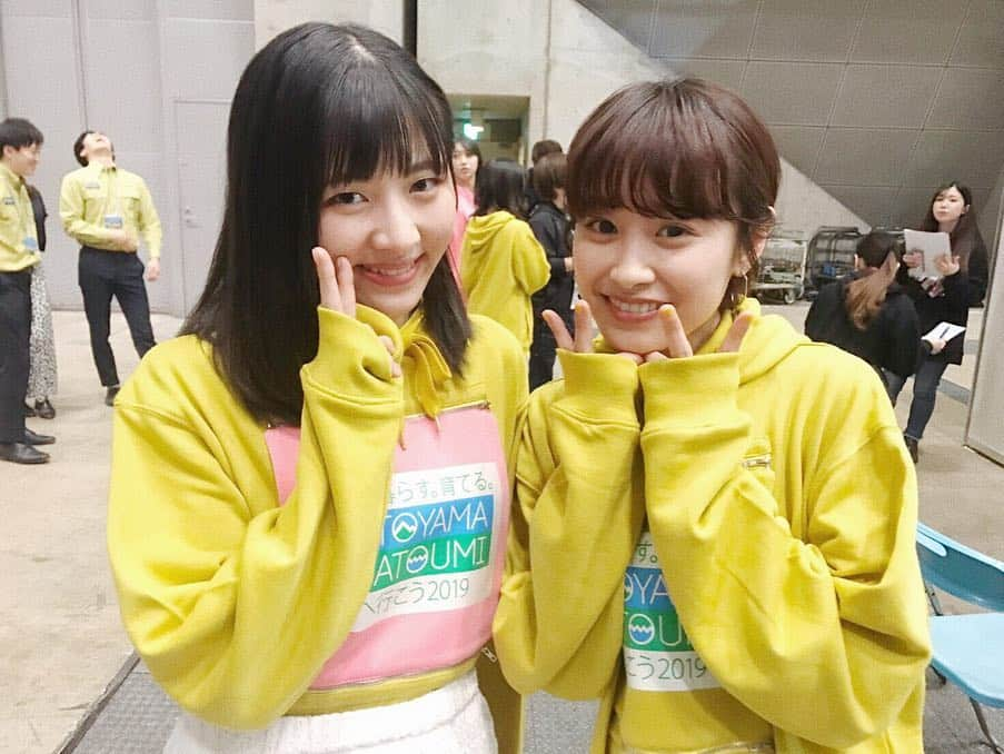 高橋愛さんのインスタグラム写真 - (高橋愛Instagram)「里山里海💗 ㅤㅤㅤㅤㅤㅤㅤㅤㅤㅤㅤㅤㅤ イベントで いっぱい写真 撮りました〜📷 ㅤㅤㅤㅤㅤㅤㅤㅤㅤㅤㅤㅤㅤ @beyooooonds_official  #前田こころちゃん が 来てくれたょ〜 マネージャーさんが 入ってくるから 中々2shotにならなかった！笑 (1.2.3枚目) ㅤㅤㅤㅤㅤㅤㅤㅤㅤㅤㅤㅤㅤㅤㅤㅤㅤㅤㅤㅤㅤㅤㅤㅤㅤㅤ @tsubakifactory_official の #小片リサちゃん も来てくれたよ♡(4.5枚目)ㅤㅤㅤㅤㅤㅤㅤㅤㅤㅤㅤㅤㅤㅤㅤㅤㅤㅤㅤㅤㅤㅤㅤ ㅤㅤㅤㅤㅤㅤㅤㅤㅤㅤㅤㅤㅤㅤㅤㅤㅤㅤㅤㅤㅤㅤㅤㅤㅤㅤ 6枚目の写真は このメンバーで ステージに出させていただき #SDGs について 学ばせていただきました😌🙏🏻 楽しかった！ 楽しく学べるって 素敵！！！ ㅤㅤㅤㅤㅤㅤㅤㅤㅤㅤㅤㅤㅤ 7.8枚目は ブースを回った時の写真📷💗 来てくださった皆さん ありがとうございました😊 ㅤㅤㅤㅤㅤㅤㅤㅤㅤㅤㅤㅤㅤ ㅤㅤㅤㅤㅤㅤㅤㅤㅤㅤㅤㅤㅤ #里山里海 #幕張メッセ #イベント #今日もやってるよ！」3月31日 15時18分 - i_am_takahashi