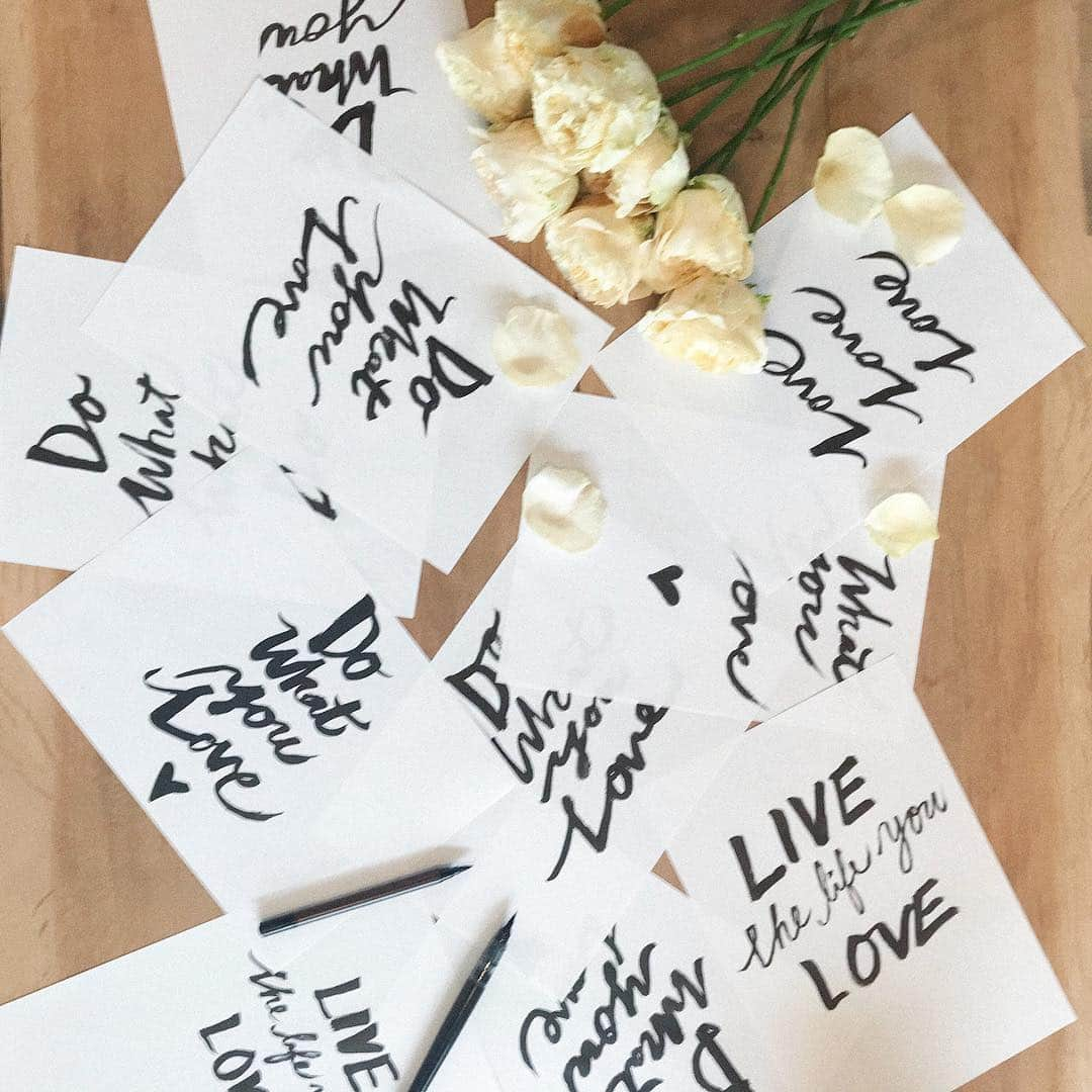 川島幸美さんのインスタグラム写真 - (川島幸美Instagram)「Do what you love ❤︎ LIVE the life you LOVE ❤︎ Hand lettering🖋」3月31日 15時24分 - yukimikawashima