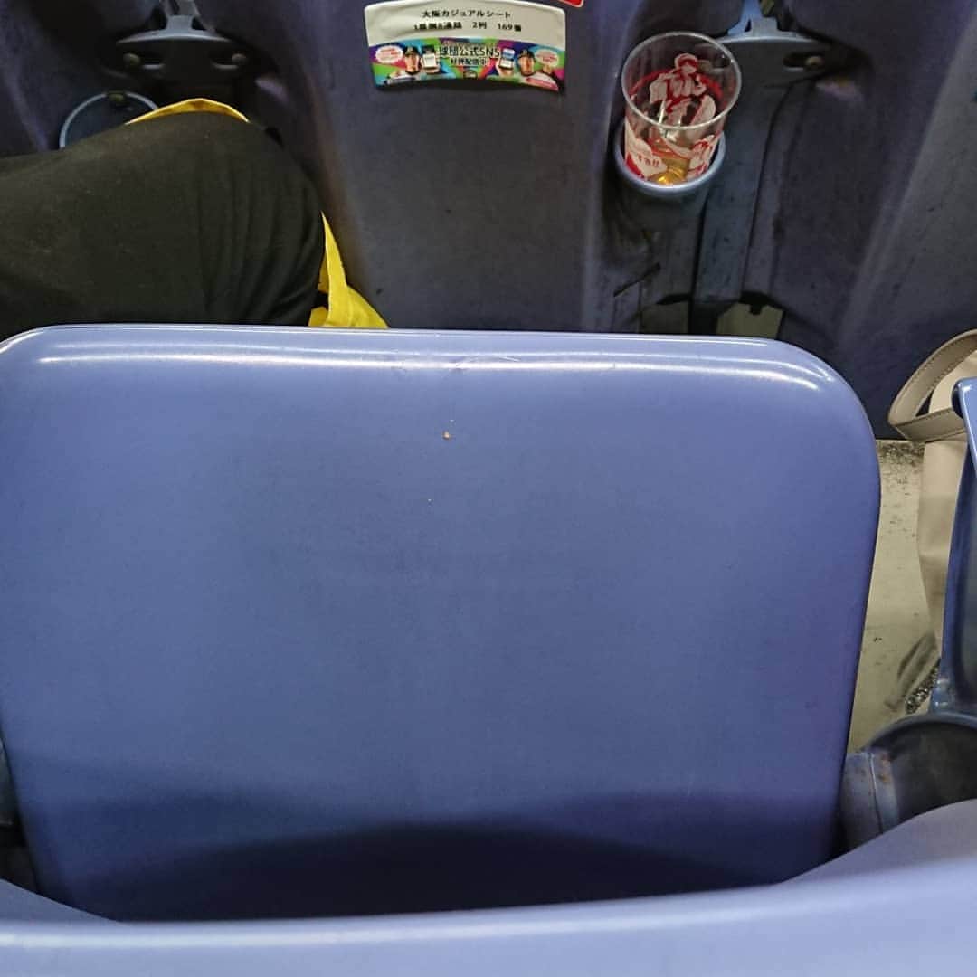中川貴志さんのインスタグラム写真 - (中川貴志Instagram)「この椅子に座っているが、肛門の調子が悪すぎて野球をゆっくり見てられない‼️ 痛い😵💥 非常に痛い😵💥」3月31日 15時25分 - takashi__nakagawa