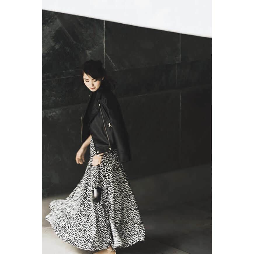 mid pressのインスタグラム：「. . . oggi5月号 / BLENHEIM ▶︎ラムレザーライダースジャケット  U130-001 ￥49,000 ▶︎ノースリーブニット  U728-006 ￥12,000 ▶︎レオパードプリント切り替えロングスカート ￥22,000 . . . #BLENHEIM #ブレンヘイム  #雑誌掲載商品 #oggi」