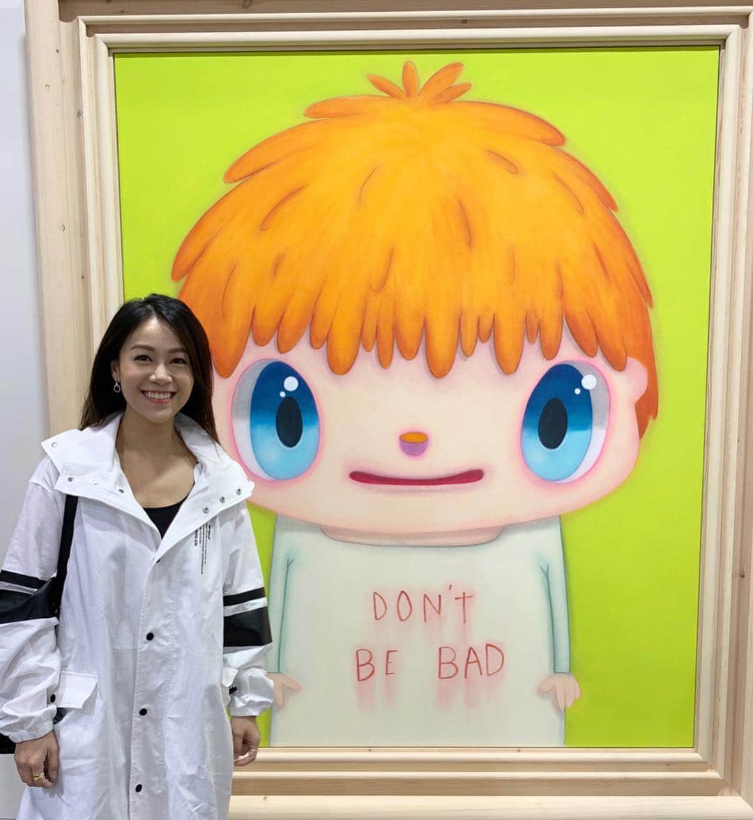 ジャクリーン・ウォンのインスタグラム：「Having a very artsy fartsy day 🙃🙂🙃🙂 一年一度、偽文青日🤣 其實我真係鍾意藝術嘅。。。 @artbasel @artcentralhk #sumthingartsy #filahk #hongkongshouldhostmoreoftheseevents」