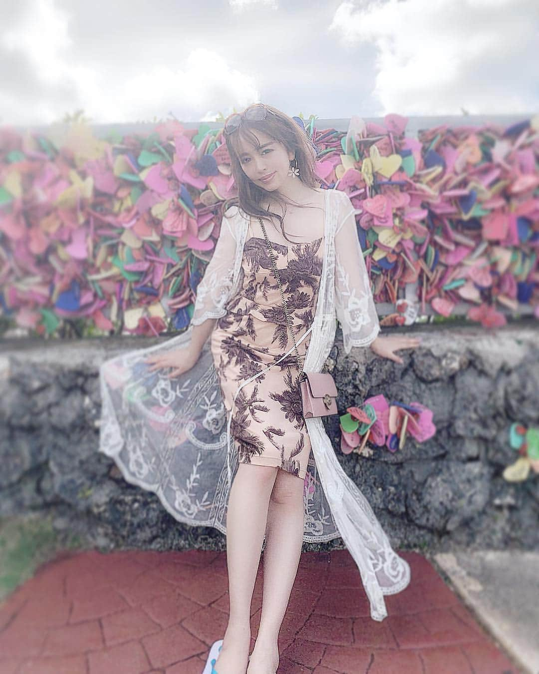 板橋瑠美さんのインスタグラム写真 - (板橋瑠美Instagram)「Guam ootd🌺 ・ 恋人岬やcafeなど、色んな場所に行った時のコーデは ・ 楽チンなヤシの木柄ワンピと、  @lulu__etoile  のレースジレを着ました◟̊◞̊ ◟́◞̀ ◟̆◞̆ ・ ・ 夏とか水着の上からも着れるし愛用できそう◟̊◞̊ ◟́◞̀ ◟̆◞̆ ・ ・ ・ LuLuから特別クーポン❤️ ・ クーポンコード rumi をつけたら送料Freeになるよっ✨ ・ ・ ・ ・ ・ #ootd #summer #luluetoile #Guam #guamtrip  #ootd #sea #グアムの思い出  #グアム旅行 #ビーチコーデ #guamgirls  #guamsunset #タビジョグアム  #タビジョ #seaootd  #sunset」3月31日 15時33分 - rumi_official_0616