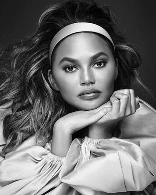 Galia Lahavさんのインスタグラム写真 - (Galia LahavInstagram)「Astonishing | The amazing @chrissyteigen in our #EleanorINperson jacket #GLFashion  Photographer @tal_abudi  Styling @shalevlavan  Hair and makeup @shay_shaz」3月31日 15時37分 - galialahav