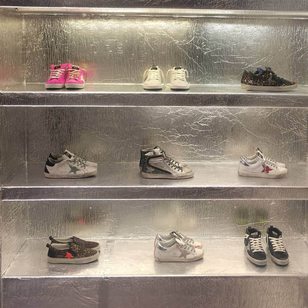 のインスタグラム：「Stoked: Golden Goose opening in Waikiki ! #shop #goldengoosedeluxebrand #waikiki #kicks #youknowyouwantit」