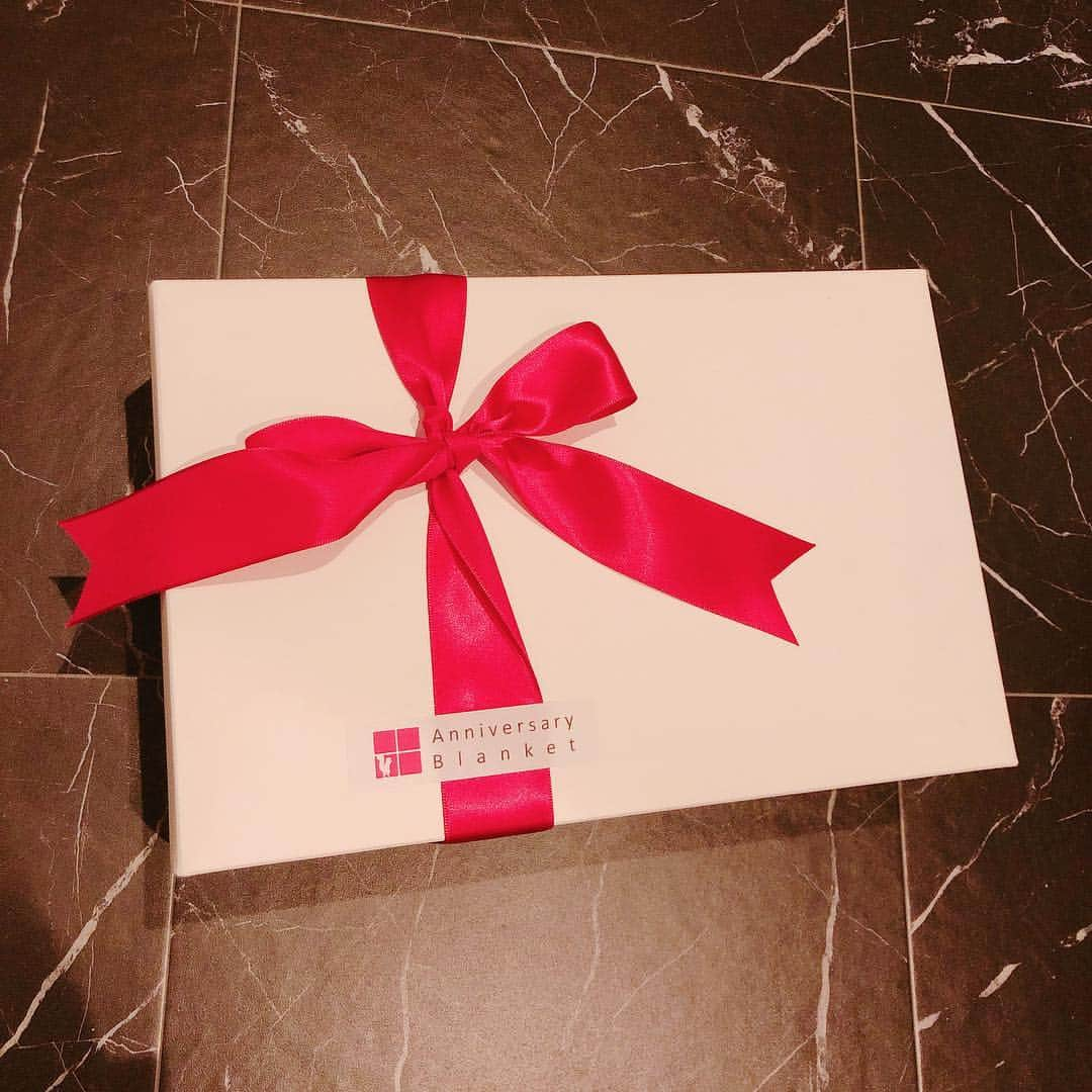 川畑ありささんのインスタグラム写真 - (川畑ありさInstagram)「🎁❤️ オーダーしてた @ab_by_anniversaryblanket のブランケット届いた🥰❣️ . . #abbyanniversaryblanket #ブランケット#baby#babygirl#女の子ママ#ママライフ#mama#mammy#mamalife #ab_by_AnniversaryBlanket#AnniversaryBlanket_ism #エービーバイアニバーサリーブランケット #オーガニック」3月31日 15時48分 - princess_arisa