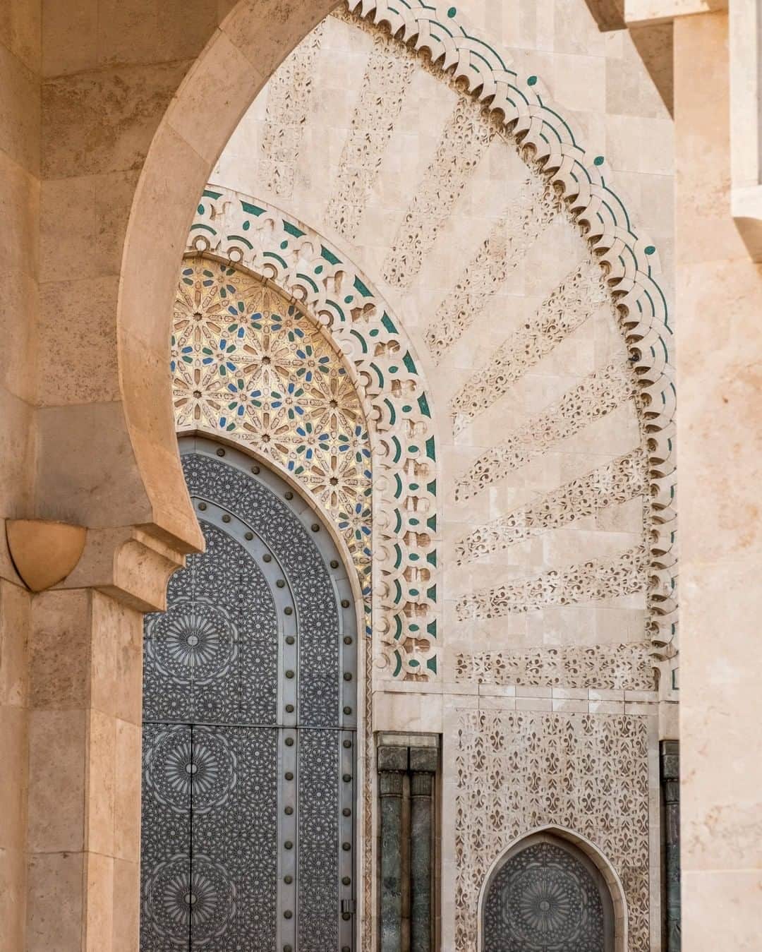 National Geographic Travelさんのインスタグラム写真 - (National Geographic TravelInstagram)「Photo by @KristaRossow | At the Hassan II Mosque in Casablanca, it is easy to get lost in the arches and repeating patterns that are characteristic of Islamic architecture. Follow me @KristaRossow for more images from around the world. #Morocco #architecture #mosque」3月31日 16時01分 - natgeotravel