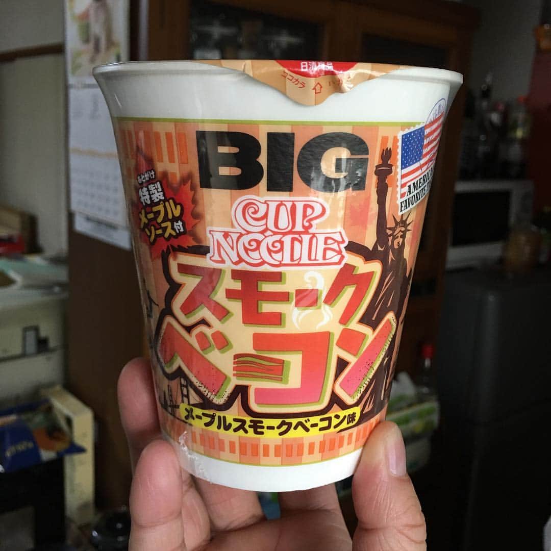 森田繁のインスタグラム：「ビッグなのに100円を切る価格で販売されているあたり、どう考えたものか……。」