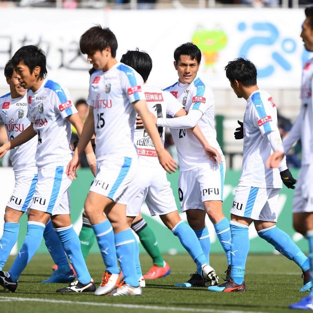 Goal Japanさんのインスタグラム写真 - (Goal JapanInstagram)「. ＼昨年王者が今季初のリーグ戦白星⚪️／ 松本を相手にサンプロ アルウィンで勝利を収める‼︎ (Photo:J.LEAGUE) . 🏆#明治安田生命J1リーグ 第5節 🆚#松本山雅FC 0-2 #川崎フロンターレ ⚽️#知念慶(44分)、#阿部浩之(64分) . #soccer #football #jleague #J1 #yamaga #matsumotoyamagafc #frontale #kawasakifrontale #サッカー #フットボール #Jリーグ #コトシハJガハンパナイ #⚽️」3月31日 16時12分 - goaljapan