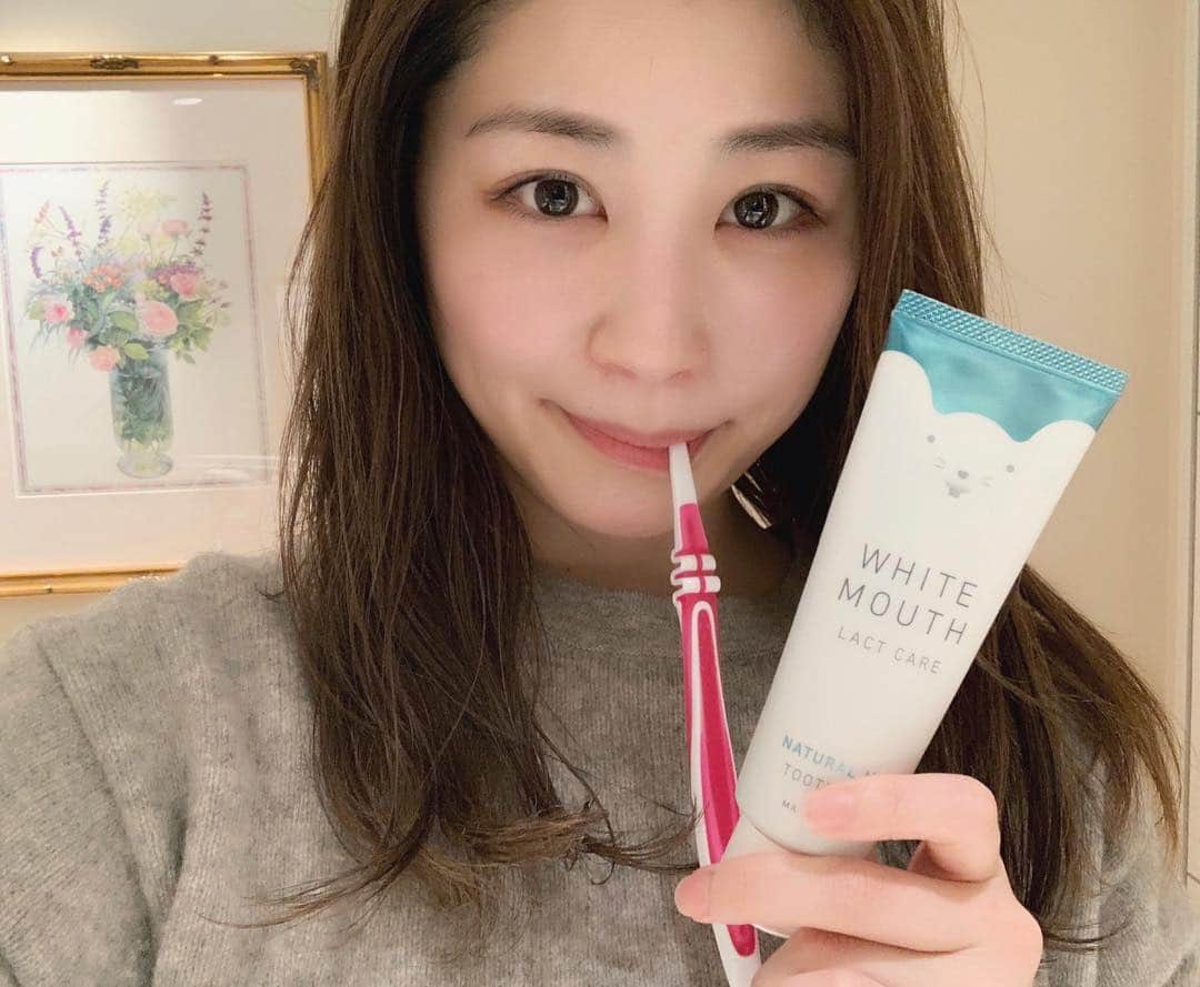 斎藤めぐみのインスタグラム：「パッケージのねずみがかわいい🐭﻿ 乳酸菌&重曹でケアできる歯磨き粉✨﻿ ﻿ ✔️ステラシード ホワイトマウス デンタルクレンジングペースト﻿ ﻿ 重曹入りだから歯がツルッとして爽快です😊♫﻿ ﻿ ＃ホワイトマウス　＃WHITEMOUTH﻿ ＃白い歯　＃つるつるハミガキ﻿ #マキア_ホワイトマウス #PR」