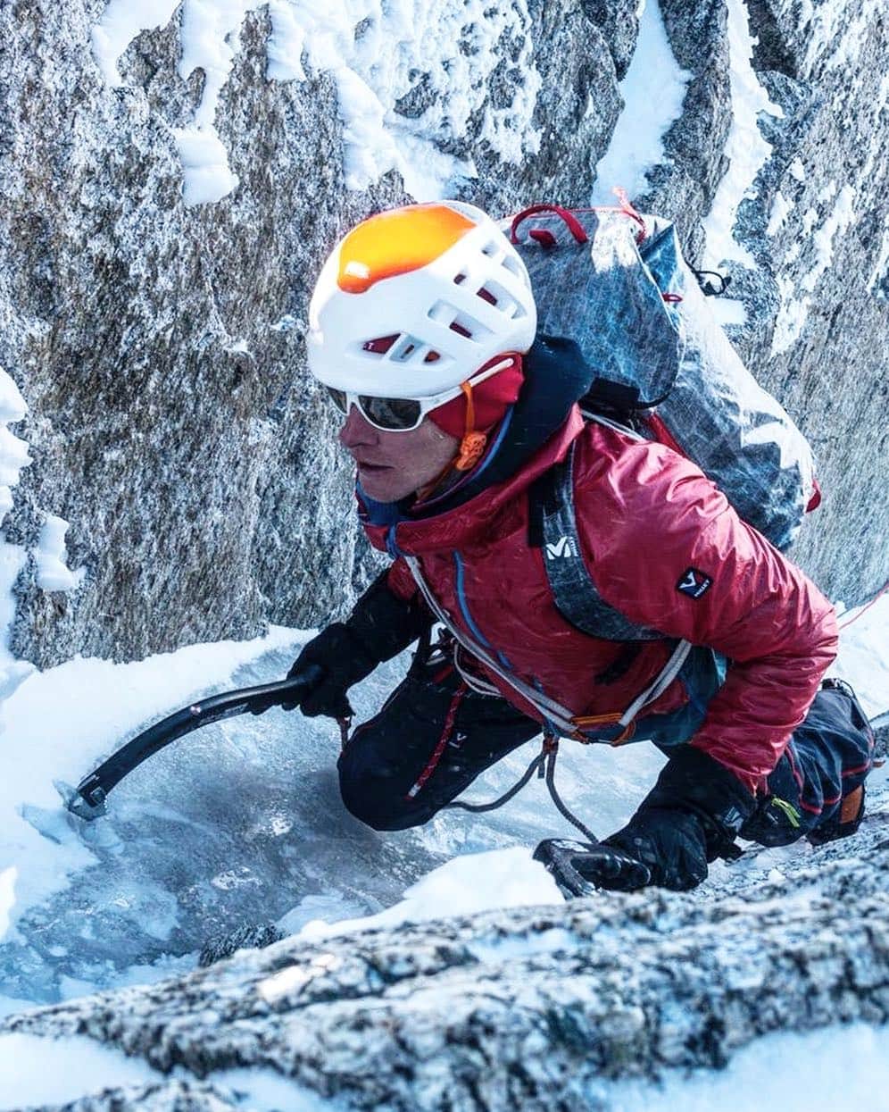 のインスタグラム：「Focused on the next move 📷 @tehtuob  #MilletRiseUp #mixedclimbing #mountaineering #alpinisme #alpinism #alpinismo #climbing #chamonix #chamonixmontblanc」
