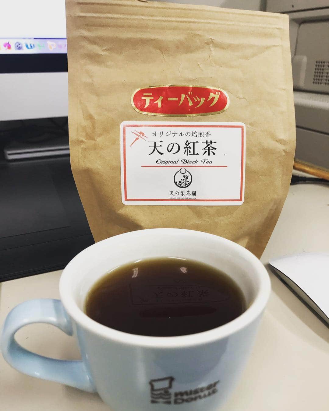 江口寿史さんのインスタグラム写真 - (江口寿史Instagram)「ぼくは、お紅茶ってのは珈琲や日本茶に比べたらあんまり飲まないんだけど、この水俣の紅茶はとっても美味しいんだよ。いやマジで。生まれ故郷の身贔屓じゃなく。これは水俣の人からの頂きものなんだけど、今度水俣帰ったら買ってこようと思ってます。」3月31日 16時45分 - egutihisasi