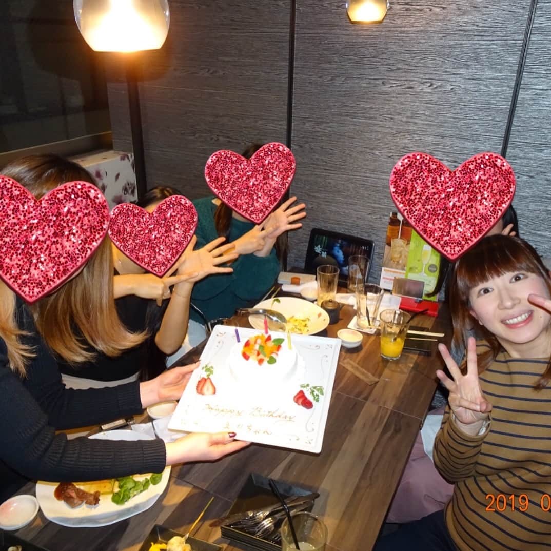 小泉エリのインスタグラム：「‪先日、無事に37歳を迎えました🎂‬ ‪相撲ファンにとって北の富士さんと同じお誕生日というのはとてもうれしいことです☺️‬ ‪しかもちょうど40年違い🎉🎉🎉‬ ‪私もいつまでも元気いっぱいにいられるようにがんばります😙‬ ‪お祝いメッセージもありがとうございました❤‬ ‪高校の友達にもお祝いしてもらいました🍰‬」