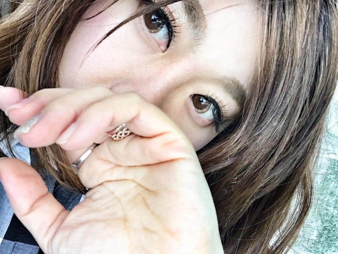 中道あすかさんのインスタグラム写真 - (中道あすかInstagram)「#NEWカラコン ♡ . . 久々にチェンジした🌟 #POPLENS のだよん🌸😊 ラブリングヘーゼルブラウンにしました☺️✨ . .  Poplensのカラコン、 安いし種類豊富だから、 よくココの使ってる🌟 (@poplens_official )(@pop_momo2 ) . . . フォロワー様向けのお得クーポン😘👇 . ━━━━━━━━━━━━ ◆クーポンコード:PG1234 ◆ダウンロード＆使用期限:~3/31 ━━━━━━━━━━━━ 今行ってる全てのイベントからも、さらに10%OFF!! (金額制限もなし👀‼️) . . .  #POPLENS#ポップレンズ#カラコン#ポップレンズレポ#ポップガールズまとめ#カラーコンタクト#カラコン着画 #カラコンレビュー #ママコーデ#読者モデル#自撮り女子 #プチプラコーデ#JK#女子高生#女子大生#コスメ好きさんと繋がりたい #ハーフメイク#PR#サロンモデル#ヘアカラー#外人風カラー#ラブリングヘーゼルブラウン」3月31日 17時02分 - asuroom