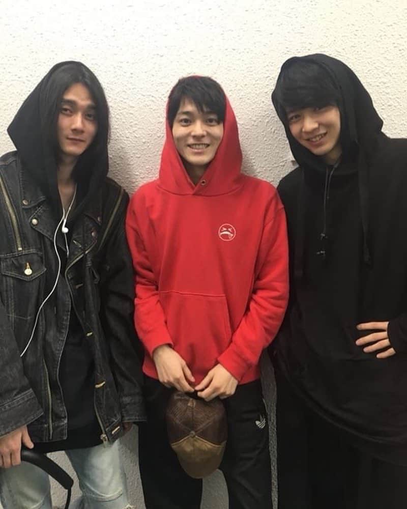 鈴木仁のインスタグラム：「パーカー！ 先輩方と📸 ありがとうございます！」