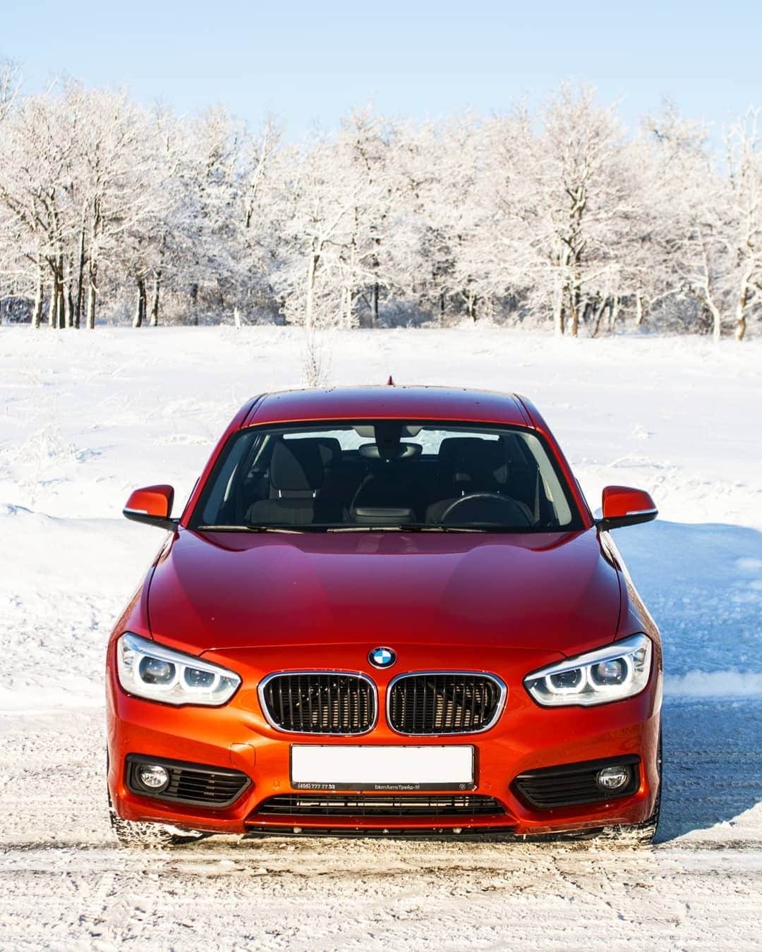 BMWのインスタグラム：「That spanish feeling, even when it's cold outside. The BMW 1 Series in Valencia Orange metallic. #BMWrepost @bmwf20orange #BMW #1Series #Valencia」
