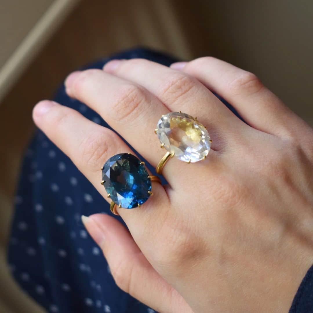 のインスタグラム：「We just can't get enough of these beauties!❤️ Soon available online and in-stores #carrejewellery」
