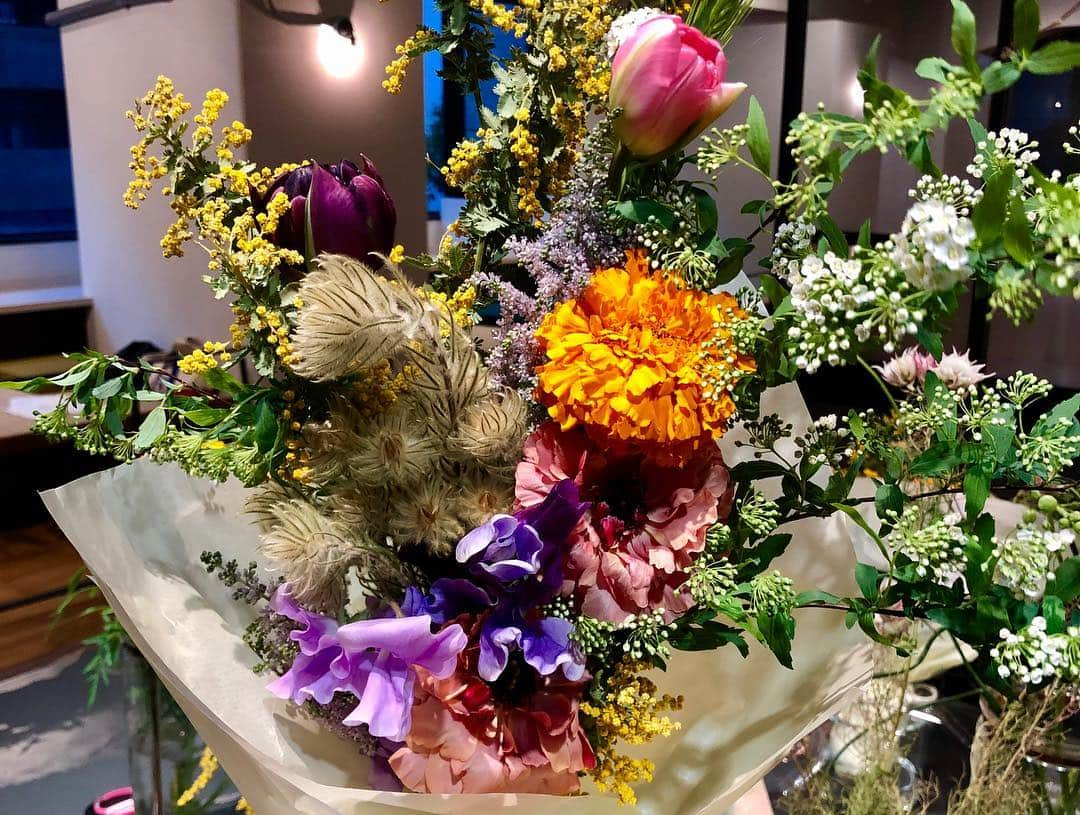 イ・ボミさんのインスタグラム写真 - (イ・ボミInstagram)「- とてもたのしかったです!!!! 🌸🌼🌷🌹🥀🌺🌱🌿🌵💐 #flowerclass」3月31日 17時01分 - bomee.lee