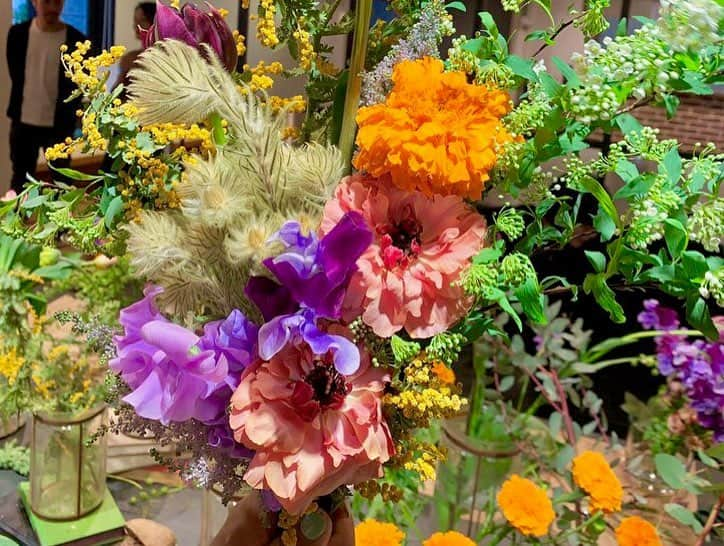 イ・ボミさんのインスタグラム写真 - (イ・ボミInstagram)「- とてもたのしかったです!!!! 🌸🌼🌷🌹🥀🌺🌱🌿🌵💐 #flowerclass」3月31日 17時01分 - bomee.lee